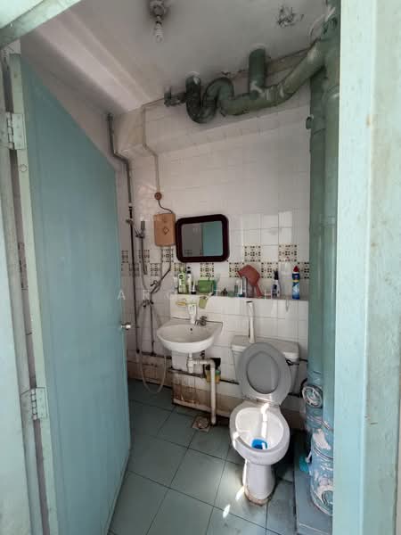 431 Choa Chu Kang Avenue 4, 431 Choa Chu Kang Avenue 4, Dairy Farm / Bukit Panjang / Choa Chu Kang, 3 Bedrooms, 117 sqft, HDB Flat For Sale, by Aro Toh, 500242355 - Bathroom - PropertyGuru.com.sg