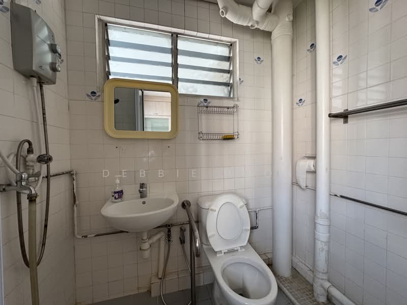 603 Hougang Avenue 4, 603 Hougang Avenue 4, 3 Bedrooms, 904 sqft, HDB Flat For Sale, by Debbie Hoon, 500242357 - Bathroom - PropertyGuru.com.sg