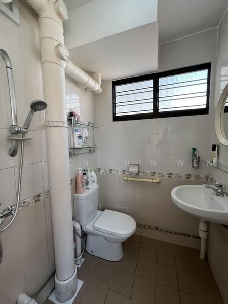 124 Ang Mo Kio Avenue 6, 124 Ang Mo Kio Avenue 6, 2 Bedrooms, 721 sqft, HDB Flat For Sale, by Samson Chin Wen Yang, 500242362 - Bathroom - PropertyGuru.com.sg