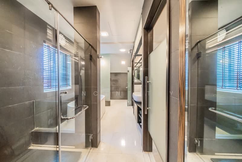 Serangoon Garden Spacious Semi D, Hougang / Punggol / Sengkang, 6 Bedrooms, 4,580 sqft, Semi-Detached House For Sale, by Vincent Tay, 500242368 - Bathroom - PropertyGuru.com.sg