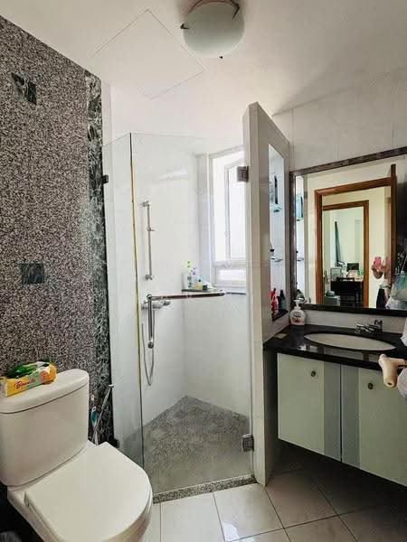 Goldenhill Park Condo, 60 Mei Hwan Drive, 3 Bedrooms, 1,334 sqft, Condominium For Rent, by Kerry Liao, 500242373 - Bathroom - PropertyGuru.com.sg