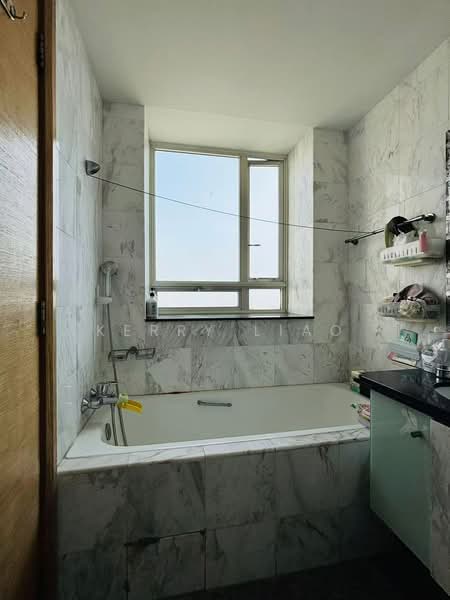 Goldenhill Park Condo, 60 Mei Hwan Drive, 3 Bedrooms, 1,334 sqft, Condominium For Rent, by Kerry Liao, 500242373 - Bathroom - PropertyGuru.com.sg