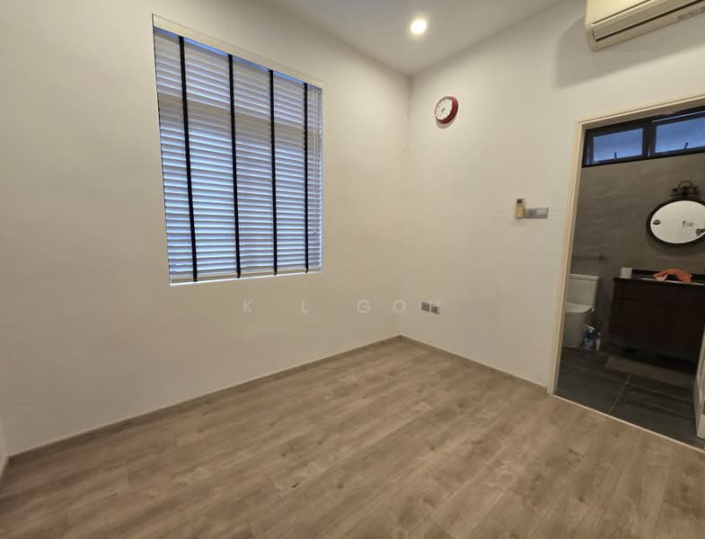 LANDED7772@FREEHOLD CORNER TERRACE NEAR NEX, 1KM TO GOOD SCHOOLS, Tai Keng, Paya Lebar, Lorong Ah Soo, 4 Bedrooms, 2,500 sqft, Corner Terrace For Sale, by K L Goh, 500242383 - Bathroom - PropertyGuru.com.sg