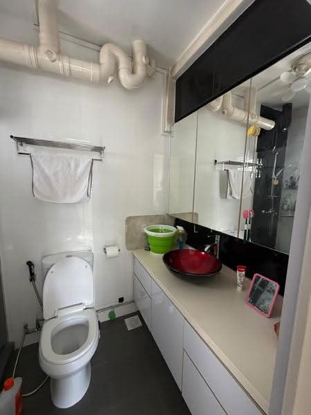 118D Jalan Membina, 118D Jalan Membina, 3 Bedrooms, 990 sqft, HDB Flat For Rent, by Dexter Lim, 500242396 - Bathroom - PropertyGuru.com.sg