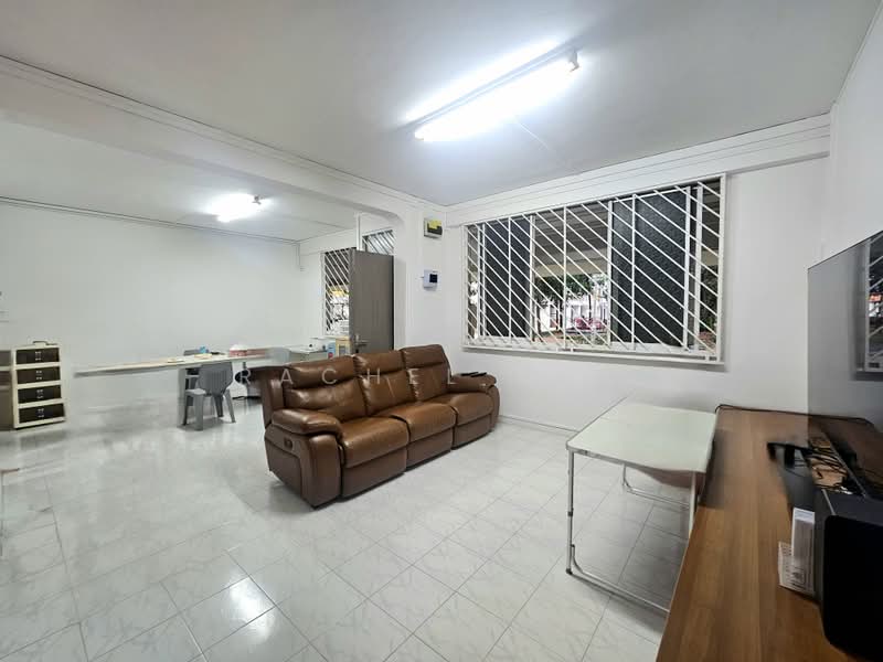 835 Yishun Street 81, 835 Yishun Street 81, Sembawang / Yishun, 3 Bedrooms, 1,162 sqft, HDB Flat For Sale, by Rachel Koo, 500242408 - Living Room - PropertyGuru.com.sg