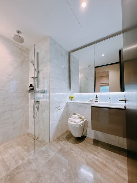Midtown Bay, 120 Beach Road, 2 Bedrooms, 743 sqft, Condominium For Sale, by King Tang, 500242412 - Bathroom - PropertyGuru.com.sg