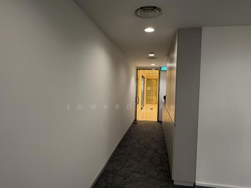 Peninsula Plaza, 111 North Bridge Road, 990 sqft, Office For Rent, by Edward Tan, 500242427 - Corridor - CommercialGuru.com.sg