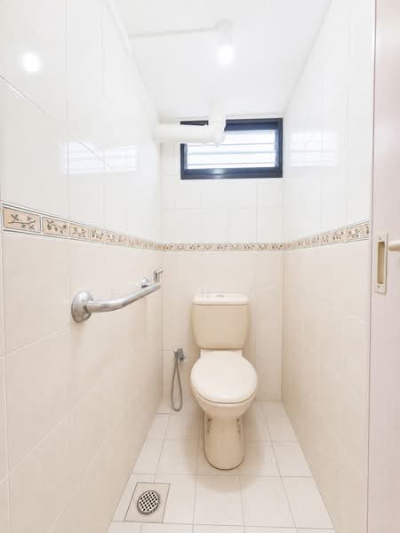 77 Indus Road, 77 Indus Road, 2 Bedrooms, 678 sqft, HDB Flat For Sale, by Kelvin Tan, 500242464 - Bathroom - PropertyGuru.com.sg