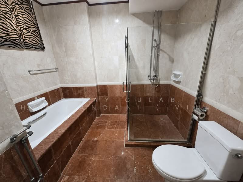Costa Rhu, 1 Rhu Cross, 2 Bedrooms, 1,399 sqft, Condominium For Sale, by Vinay Gulab Khanchandani ( Vincent ), 500242476 - Bathroom - PropertyGuru.com.sg