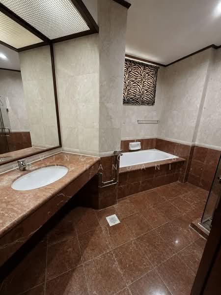 Costa Rhu, 1 Rhu Cross, 2 Bedrooms, 1,399 sqft, Condominium For Sale, by Vinay Gulab Khanchandani ( Vincent ), 500242476 - Bathroom - PropertyGuru.com.sg