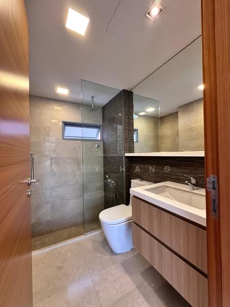 Woodhaven, 71 Woodgrove Avenue, 3 Bedrooms, 1,119 sqft, Condominium For Sale, by Alex Hang, 500242480 - Bathroom - PropertyGuru.com.sg