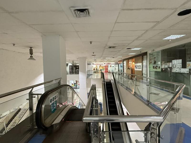 Bukit Timah Shopping Centre, 170 Upper Bukit Timah Road, Clementi Park / Upper Bukit Timah, 151 sqft, Mall Shop For Sale, by Alvin Chua, 500242493 - Corridor - CommercialGuru.com.sg