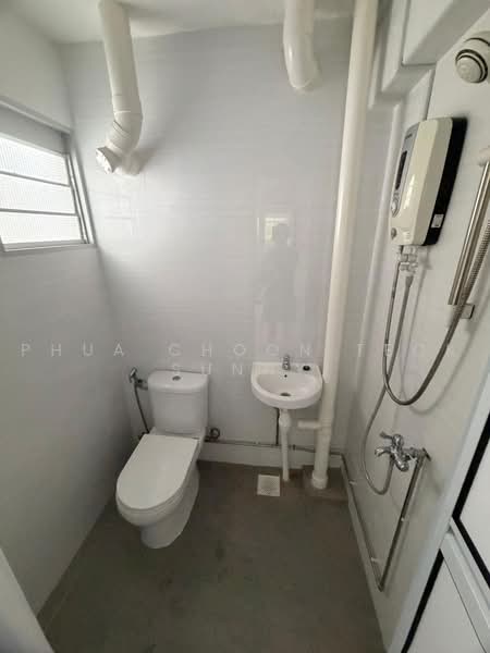 157 Ang Mo Kio Avenue 4, 157 Ang Mo Kio Avenue 4, 2 Bedrooms, 861 sqft, HDB Flat For Rent, by Phua Choon Teck Sunny, 500242494 - Bathroom - PropertyGuru.com.sg
