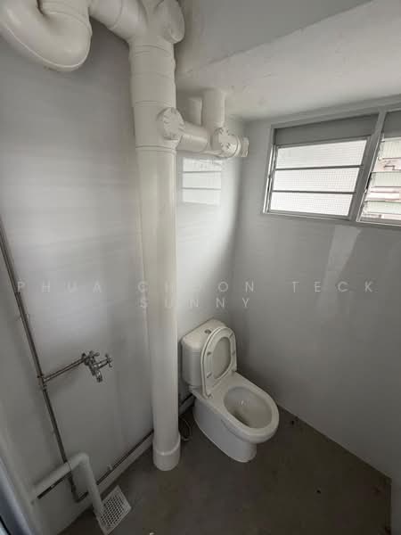 157 Ang Mo Kio Avenue 4, 157 Ang Mo Kio Avenue 4, 2 Bedrooms, 861 sqft, HDB Flat For Rent, by Phua Choon Teck Sunny, 500242494 - Bathroom - PropertyGuru.com.sg