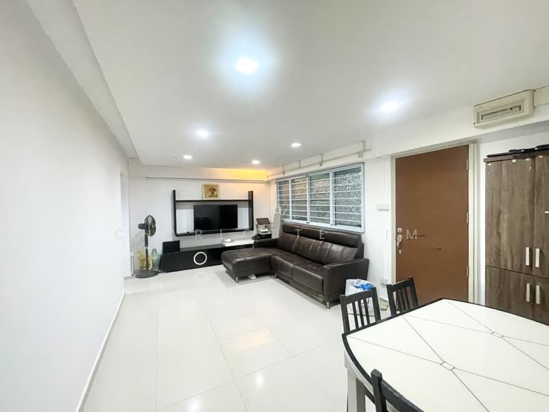 639 Yishun Street 61, 639 Yishun Street 61, 3 Bedrooms, 904 sqft, HDB Flat For Sale, by Charlotte Lim, 500242511 - Living Room - PropertyGuru.com.sg