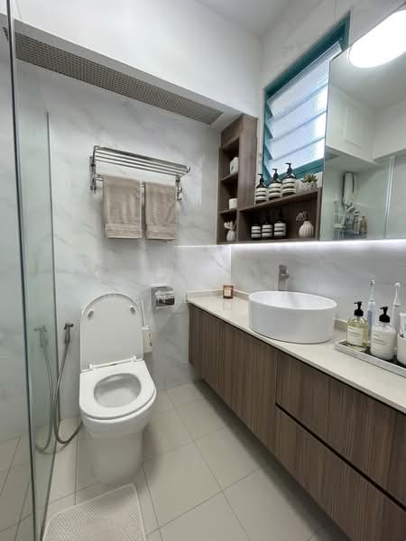 15 Farrer Park Road, 15 Farrer Park Road, 2 Bedrooms, 667 sqft, HDB Flat For Sale, by Wendy Ng, 500242538 - Bathroom - PropertyGuru.com.sg