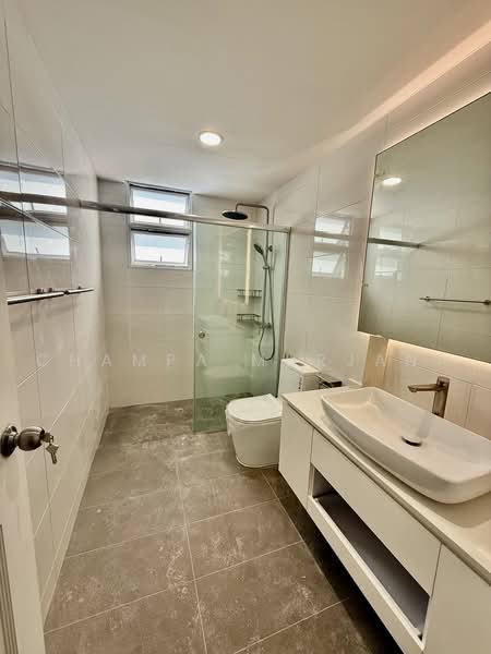 Equatorial Apartments, 48 Meyer Road, 4 Bedrooms, 2,500 sqft, Apartment For Rent, by Champa Murjani, 500242546 - Bathroom - PropertyGuru.com.sg