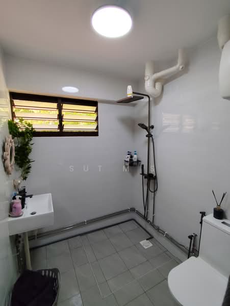 119 Pasir Ris Street 11, 119 Pasir Ris Street 11, 4 Bedrooms, 1,324 sqft, HDB Flat For Sale, by Sut M S, 500242548 - Bathroom - PropertyGuru.com.sg