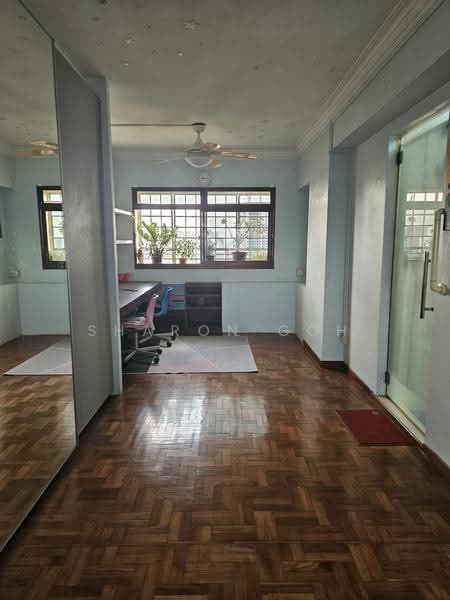 36 Lorong 5 Toa Payoh, 36 Lorong 5 Toa Payoh, Room Rental, 300 sqft, HDB Flat For Rent, by Sharon Goh, 500242553 - Study/work place with desk - PropertyGuru.com.sg