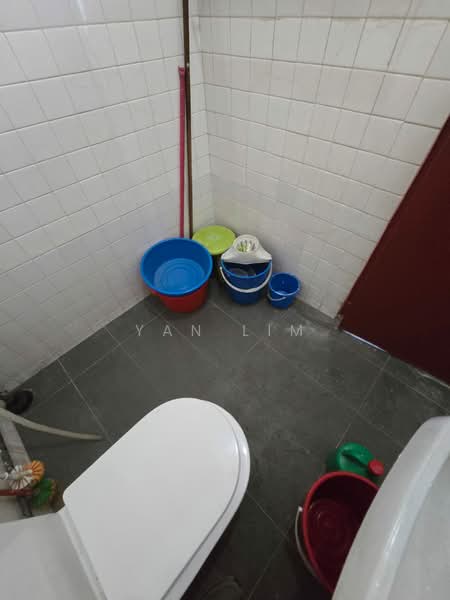 Sembawang Road Shophouse, Sembawang Road, 3 Bedrooms, 1,647 sqft, Walk-up Apartment For Rent, by Yan Lim, 500242560 - Bathroom - PropertyGuru.com.sg