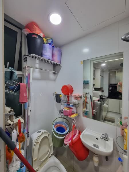 Caspian, 54 Lakeside Drive, 4 Bedrooms, 1,399 sqft, Condominium For Sale, by Kek Sek TAY, 500242574 - Bathroom - PropertyGuru.com.sg