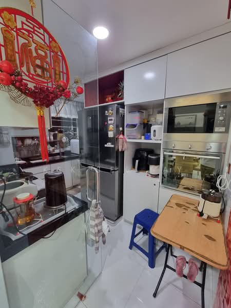 Caspian, 54 Lakeside Drive, 4 Bedrooms, 1,399 sqft, Condominium For Sale, by Kek Sek TAY, 500242574 - Kitchen - PropertyGuru.com.sg