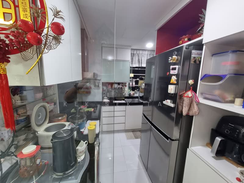 Caspian, 54 Lakeside Drive, 4 Bedrooms, 1,399 sqft, Condominium For Sale, by Kek Sek TAY, 500242574 - Kitchen - PropertyGuru.com.sg