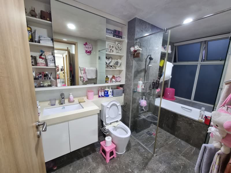Caspian, 54 Lakeside Drive, 4 Bedrooms, 1,399 sqft, Condominium For Sale, by Kek Sek TAY, 500242574 - Bathroom - PropertyGuru.com.sg