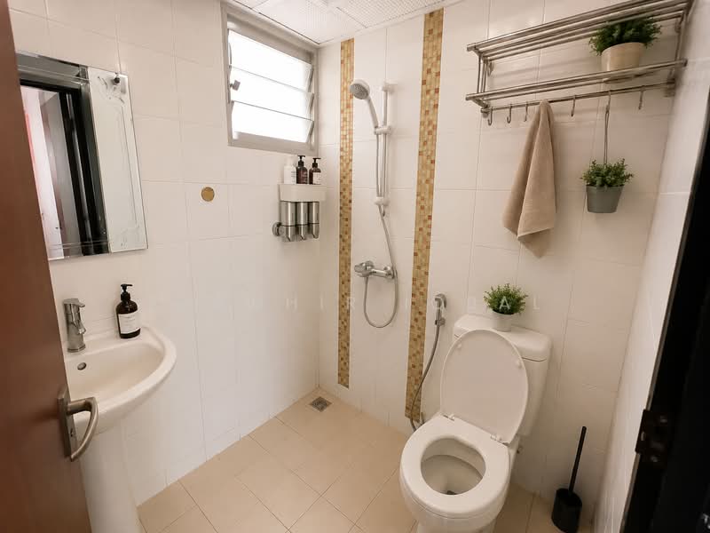 591A Montreal Link, 591A Montreal Link, 2 Bedrooms, 731 sqft, HDB Flat For Sale, by Thawhir Iqbal, 500242577 - Bathroom - PropertyGuru.com.sg
