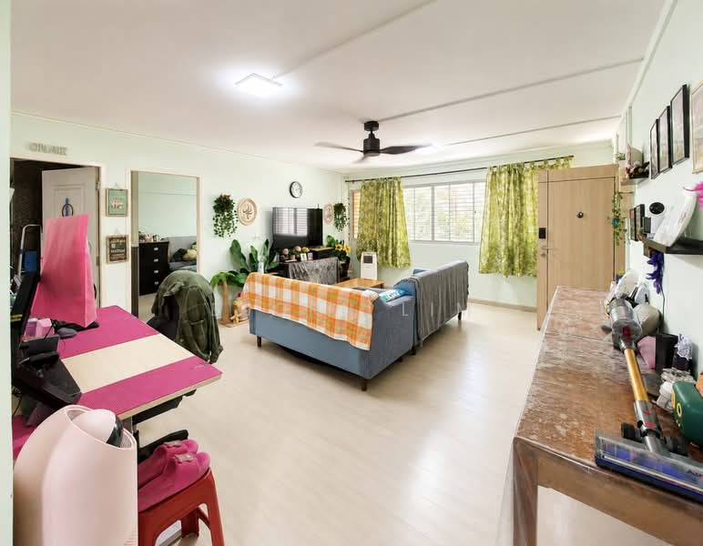 34 Bedok South Avenue 2, 34 Bedok South Avenue 2, 3 Bedrooms, 969 sqft, HDB Flat For Sale, by Bjorn Lim, 500242584 - Living Room - PropertyGuru.com.sg