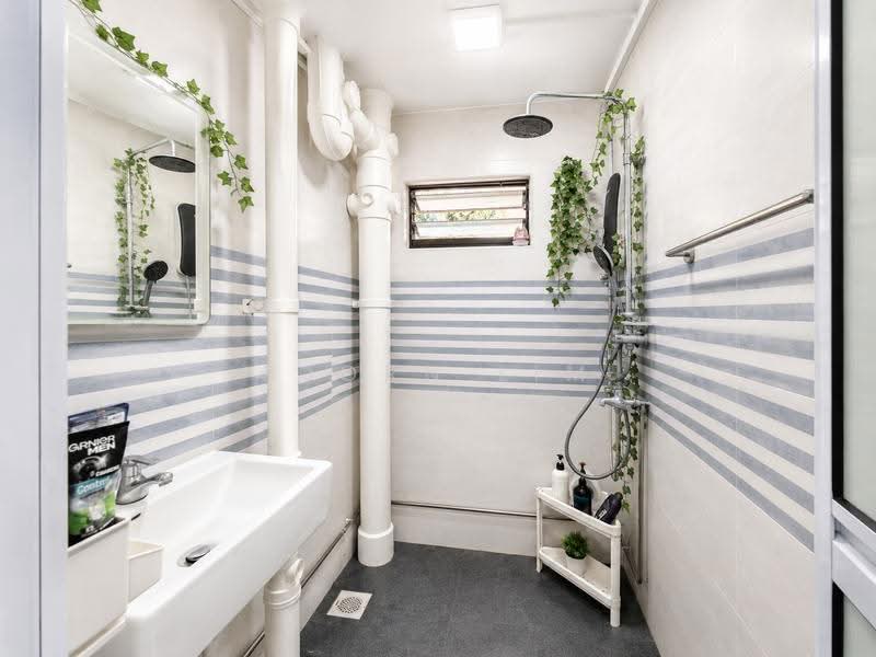 34 Bedok South Avenue 2, 34 Bedok South Avenue 2, 3 Bedrooms, 969 sqft, HDB Flat For Sale, by Bjorn Lim, 500242584 - Bathroom - PropertyGuru.com.sg