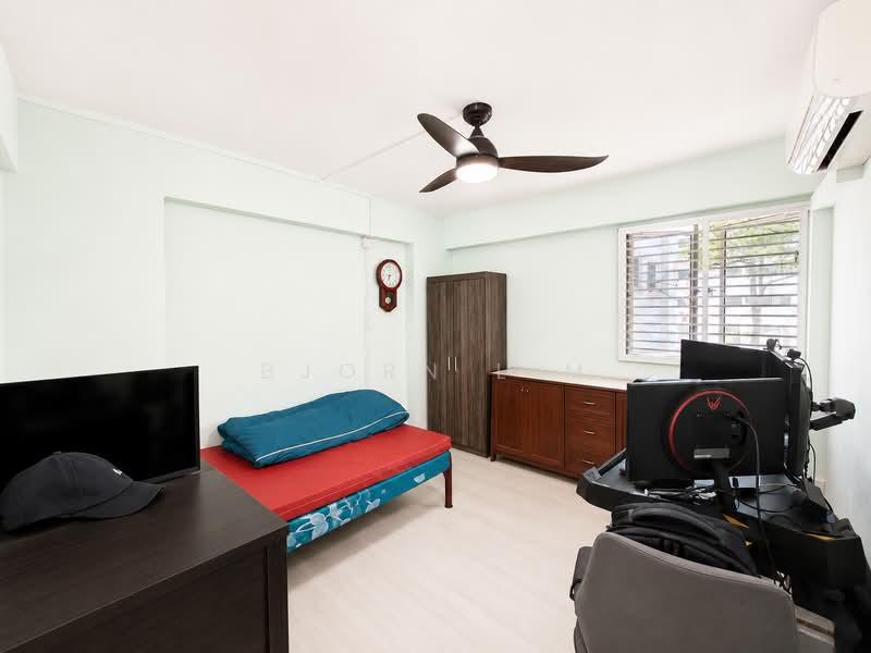 34 Bedok South Avenue 2, 34 Bedok South Avenue 2, 3 Bedrooms, 969 sqft, HDB Flat For Sale, by Bjorn Lim, 500242584 - Bedroom - PropertyGuru.com.sg