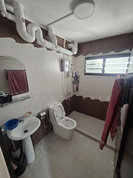 288D Jurong East Street 21, 288D Jurong East Street 21, 3 Bedrooms, 1,324 sqft, HDB Flat For Rent, by Terence Kuek, 500242592 - Bathroom - PropertyGuru.com.sg