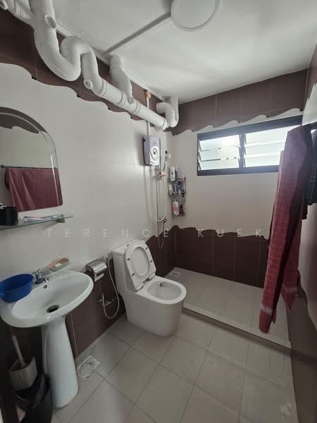 288D Jurong East Street 21, 288D Jurong East Street 21, 3 Bedrooms, 1,324 sqft, HDB Flat For Rent, by Terence Kuek, 500242592 - Bathroom - PropertyGuru.com.sg