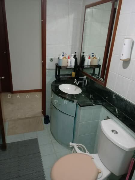 Summerdale, 2 Boon Lay Drive, Room Rental, 1,300 sqft, Condominium For Rent, by Dawn Jeslyn Lee 李籽嬴, 500242595 - Bathroom - PropertyGuru.com.sg