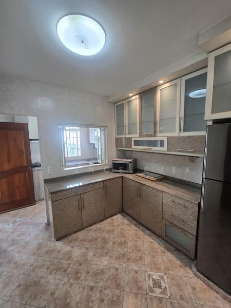LORONG LEW LIAN, , 6 Bedrooms, 2,273 sqft, Semi-Detached House For Rent, by Terence Kuek, 500242604 - Kitchen - PropertyGuru.com.sg