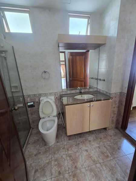 LORONG LEW LIAN, , 6 Bedrooms, 2,273 sqft, Semi-Detached House For Rent, by Terence Kuek, 500242604 - Bathroom - PropertyGuru.com.sg