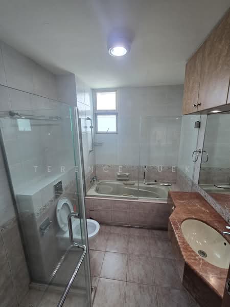 LORONG LEW LIAN, , 6 Bedrooms, 2,273 sqft, Semi-Detached House For Rent, by Terence Kuek, 500242604 - Bathroom - PropertyGuru.com.sg