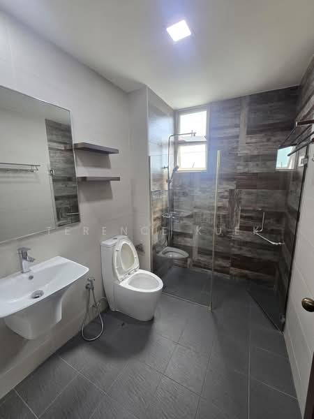 LORONG LEW LIAN, , 6 Bedrooms, 2,273 sqft, Semi-Detached House For Rent, by Terence Kuek, 500242604 - Bathroom - PropertyGuru.com.sg