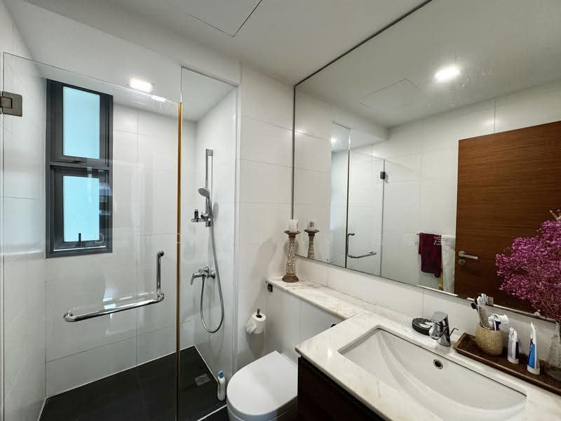 Double Bay Residences, 19B Simei Street 4, 3 Bedrooms, 1,270 sqft, Condominium For Sale, by Deborah Lu 陆滢滢, 500242608 - Bathroom - PropertyGuru.com.sg