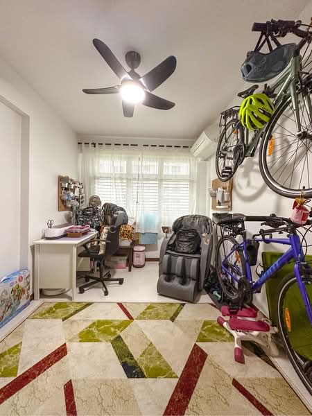 933A Hougang Avenue 9, 933A Hougang Avenue 9, 3 Bedrooms, 990 sqft, HDB Flat For Sale, by Nicole Ng, 500242612 - 1st common room - PropertyGuru.com.sg