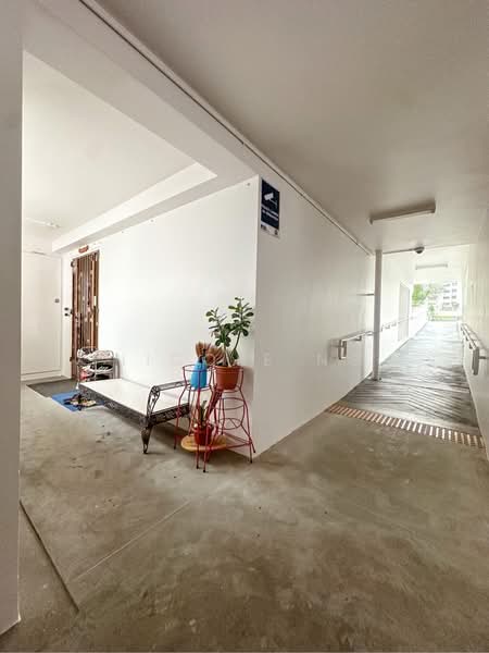 933A Hougang Avenue 9, 933A Hougang Avenue 9, 3 Bedrooms, 990 sqft, HDB Flat For Sale, by Nicole Ng, 500242612 - Linkway to rooftop garden - PropertyGuru.com.sg