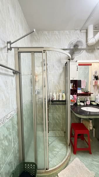 337 Jurong East Avenue 1, 337 Jurong East Avenue 1, 4 Bedrooms, 1,604 sqft, HDB Flat For Sale, by James Yeo, 500242638 - Bathroom - PropertyGuru.com.sg