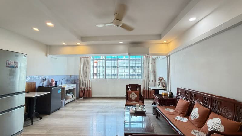 337 Jurong East Avenue 1, 337 Jurong East Avenue 1, 4 Bedrooms, 1,604 sqft, HDB Flat For Sale, by James Yeo, 500242638 - Living Room - PropertyGuru.com.sg