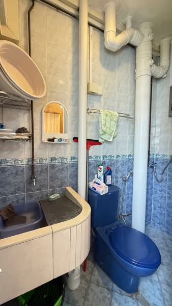 337 Jurong East Avenue 1, 337 Jurong East Avenue 1, 4 Bedrooms, 1,604 sqft, HDB Flat For Sale, by James Yeo, 500242638 - Bathroom - PropertyGuru.com.sg
