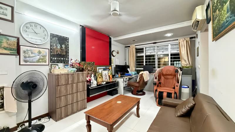 456 Yishun Street 41, 456 Yishun Street 41, 2 Bedrooms, 721 sqft, HDB Flat For Sale, by James Yeo, 500242653 - Living Room - PropertyGuru.com.sg