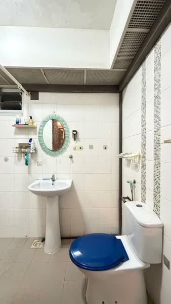 456 Yishun Street 41, 456 Yishun Street 41, 2 Bedrooms, 721 sqft, HDB Flat For Sale, by James Yeo, 500242653 - Bathroom - PropertyGuru.com.sg