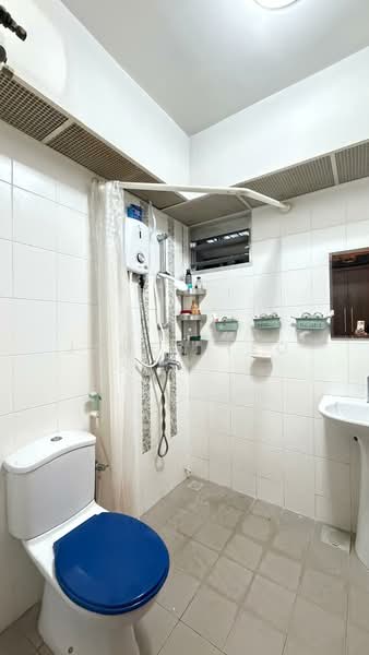 456 Yishun Street 41, 456 Yishun Street 41, 2 Bedrooms, 721 sqft, HDB Flat For Sale, by James Yeo, 500242653 - Bathroom - PropertyGuru.com.sg
