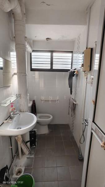 270 Tampines Street 21, 270 Tampines Street 21, 3 Bedrooms, 1,130 sqft, HDB Flat For Sale, by Kenneth Peh, 500242657 - Bathroom - PropertyGuru.com.sg