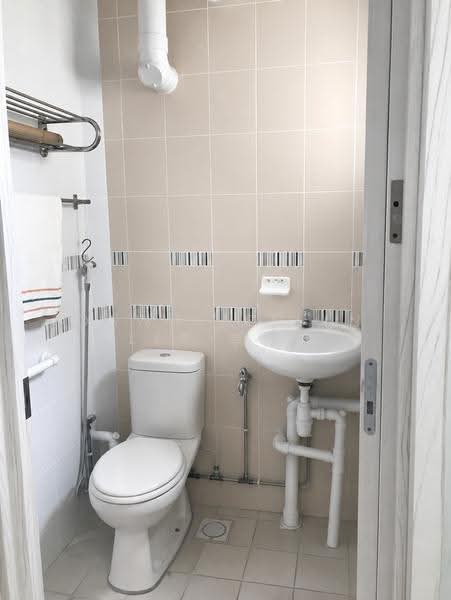 216 Yishun Street 21, 216 Yishun Street 21, Sembawang / Yishun, 2 Bedrooms, 732 sqft, HDB Flat For Sale, by Dawn Jeslyn Lee 李籽嬴, 500242660 - Bathroom - PropertyGuru.com.sg